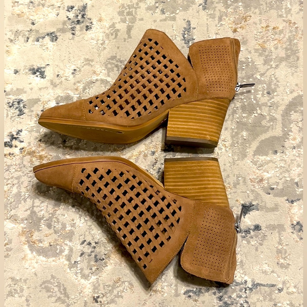 Vince Camuto Paleta Leather Booties